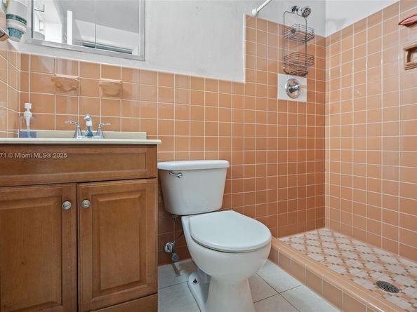 138 W 52nd St, Hialeah FL 33012
