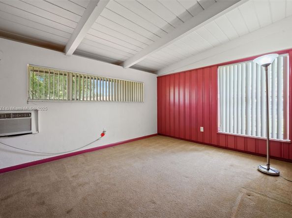 138 W 52nd St, Hialeah FL 33012