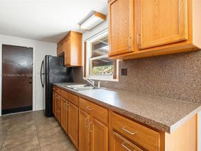 138 W 52nd St, Hialeah FL 33012