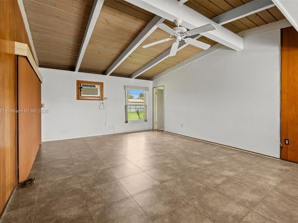 138 W 52nd St, Hialeah FL 33012