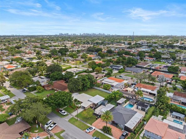 138 W 52nd St, Hialeah FL 33012