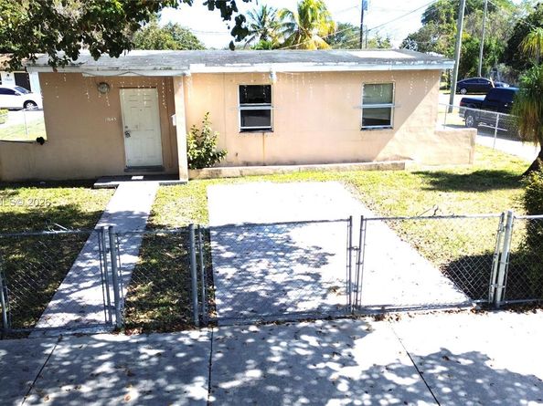 17645 SW 104th Ave, Miami FL 33157