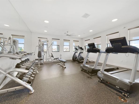 493 NW 204th St, Miami Gardens FL 33169
