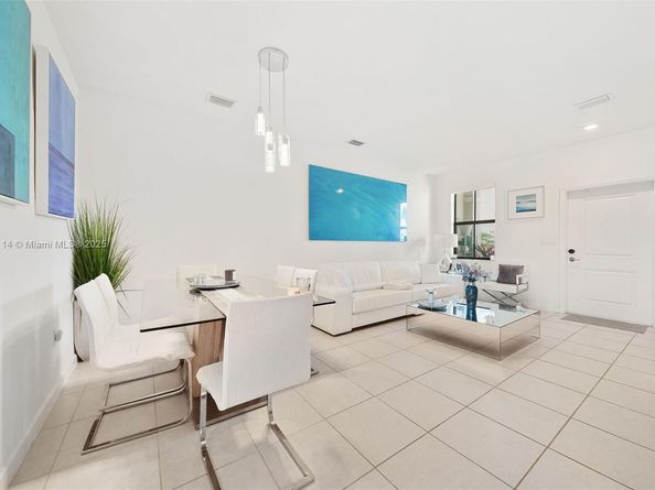 493 NW 204th St, Miami Gardens FL 33169