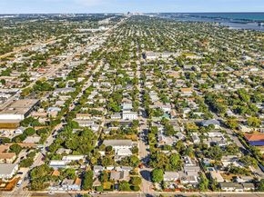 424 N J St, Lake Worth FL 33460