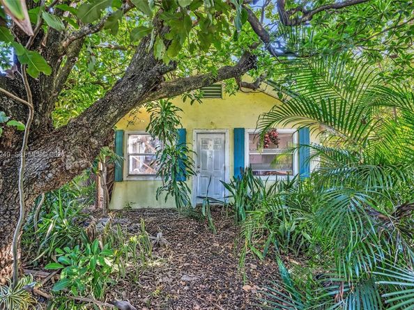 424 N J St, Lake Worth FL 33460