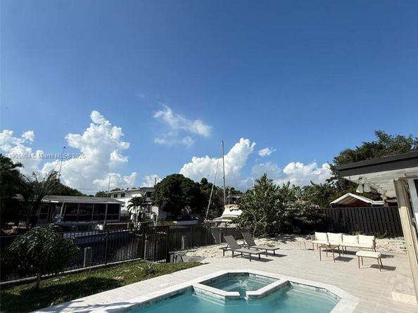 2443 tortugas lane, Lauderdale Lakes FL 33312