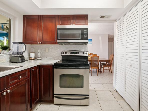 3813 S Lake Ter, Miramar FL 33023