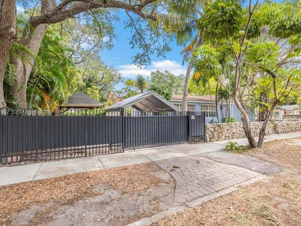 2301 Tequesta Ln, Coconut Grove FL 33133