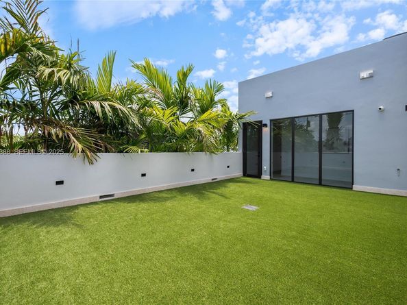 4235 NW 1st Ave, Miami FL 33127