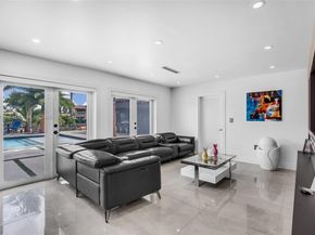8241 NW 182nd St, Hialeah FL 33015