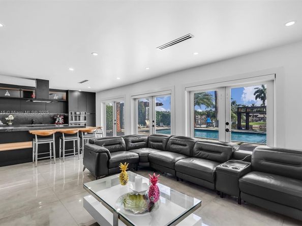 8241 NW 182nd St, Hialeah FL 33015