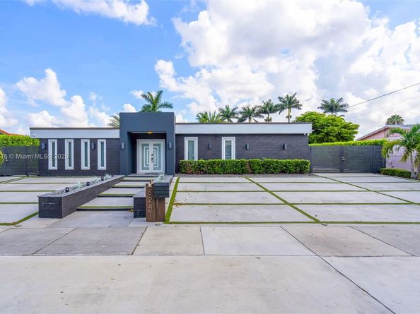 8241 NW 182nd St, Hialeah FL 33015