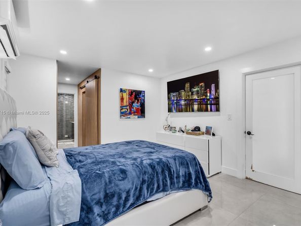 8241 NW 182nd St, Hialeah FL 33015