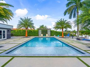 8241 NW 182nd St, Hialeah FL 33015