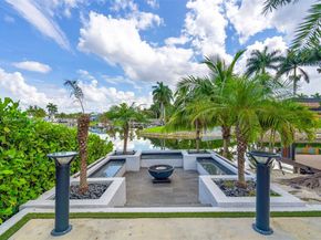 8241 NW 182nd St, Hialeah FL 33015