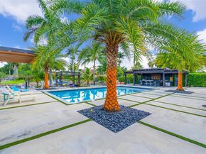 8241 NW 182nd St, Hialeah FL 33015
