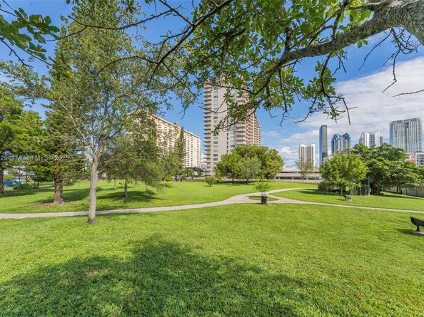 290 174th St 1415, Sunny Isles Beach FL 33160