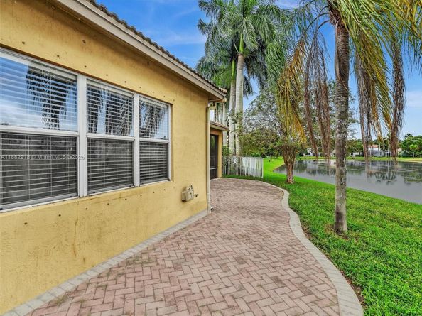 19222 Crystal St, Weston FL 33332