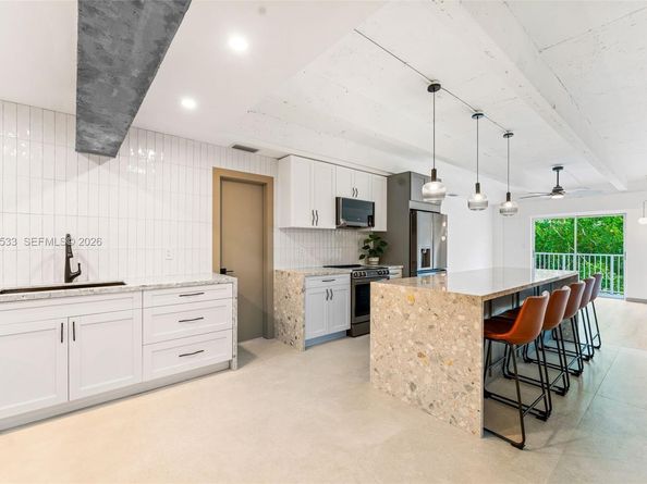 645 NE 121st St 302, North Miami FL 33161