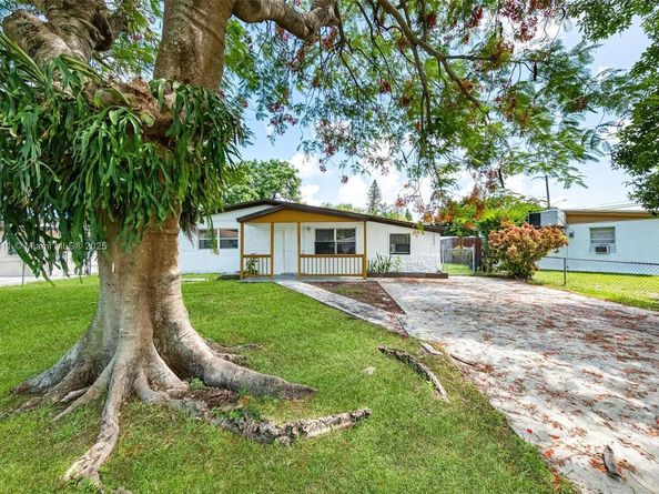5736 Simms St, Hollywood FL 33021