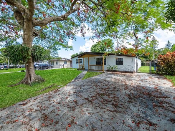 5736 Simms St, Hollywood FL 33021