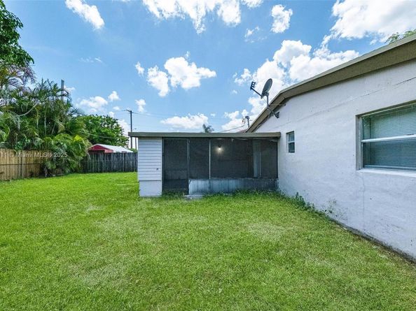 5736 Simms St, Hollywood FL 33021