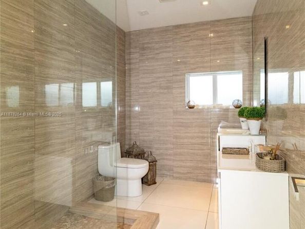 1215 N Biscayne Point Rd, Miami Beach FL 33141