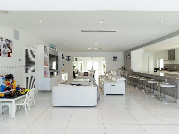 1215 N Biscayne Point Rd, Miami Beach FL 33141