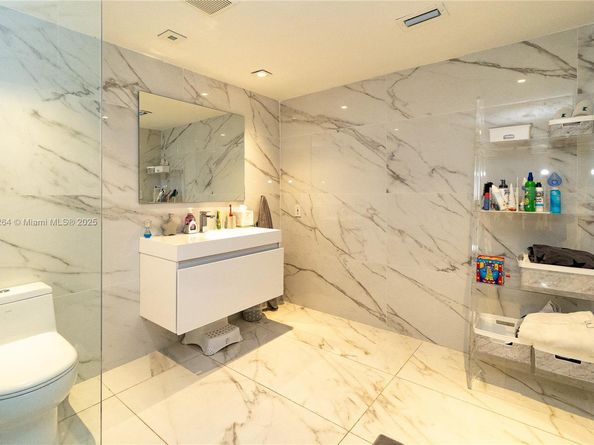 1215 N Biscayne Point Rd, Miami Beach FL 33141