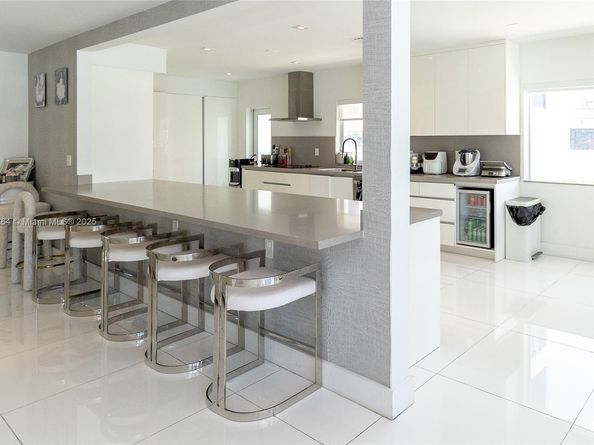 1215 N Biscayne Point Rd, Miami Beach FL 33141