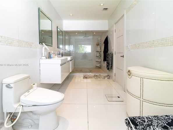 1215 N Biscayne Point Rd, Miami Beach FL 33141