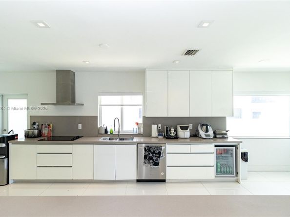1215 N Biscayne Point Rd, Miami Beach FL 33141