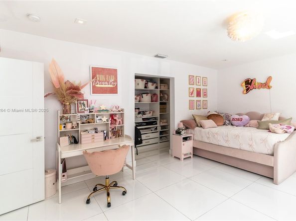 1215 N Biscayne Point Rd, Miami Beach FL 33141