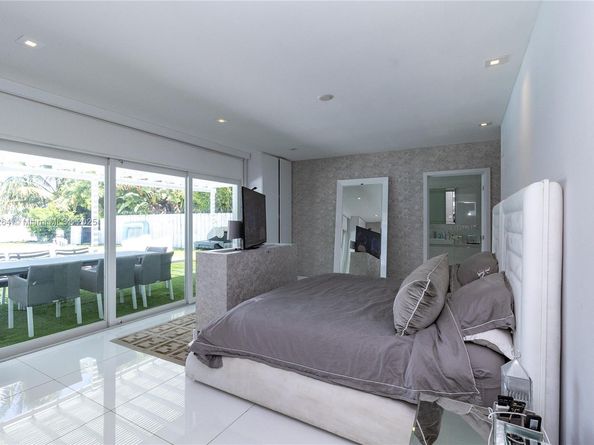 1215 N Biscayne Point Rd, Miami Beach FL 33141