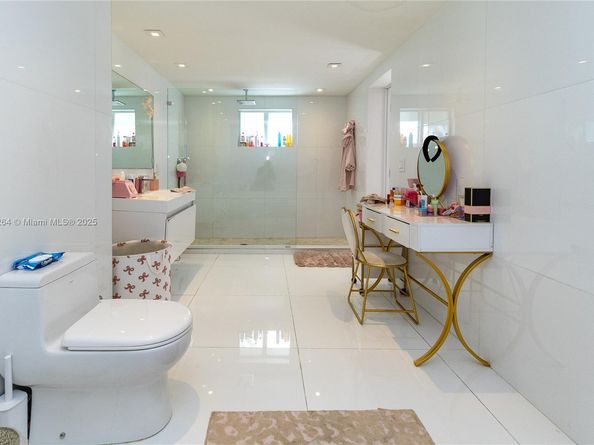 1215 N Biscayne Point Rd, Miami Beach FL 33141