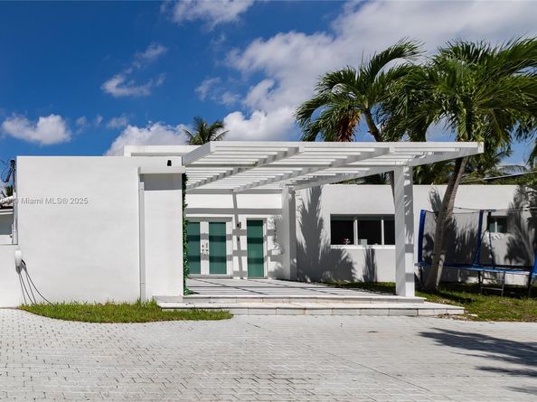 1215 N Biscayne Point Rd, Miami Beach FL 33141