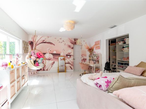 1215 N Biscayne Point Rd, Miami Beach FL 33141