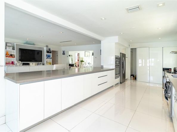 1215 N Biscayne Point Rd, Miami Beach FL 33141