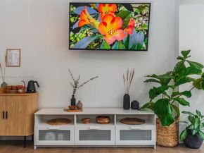 2515 NE 182nd St, North Miami Beach FL 33160