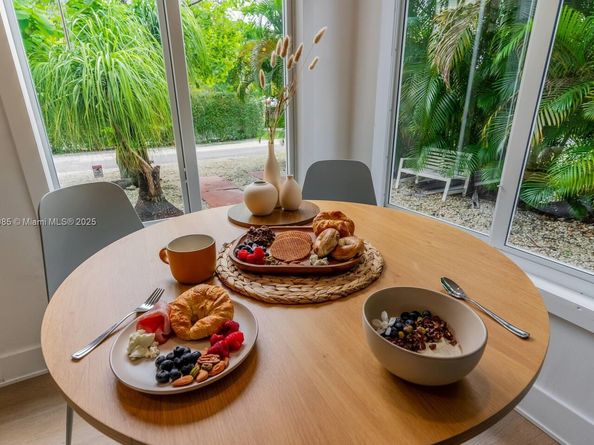 2515 NE 182nd St, North Miami Beach FL 33160