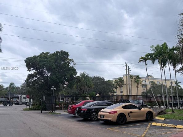 4111 Stirling Rd 102, Dania Beach FL 33314