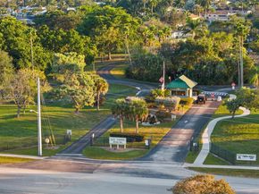 901 W Tropical Way, Plantation FL 33317