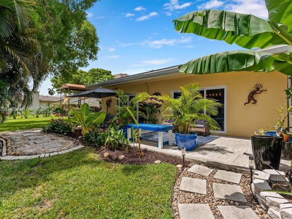 901 W Tropical Way, Plantation FL 33317