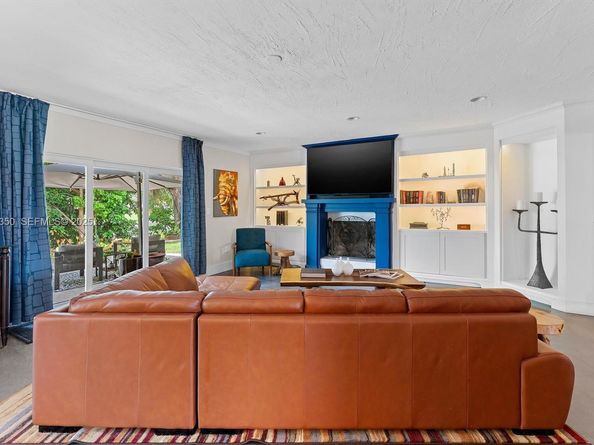 901 W Tropical Way, Plantation FL 33317