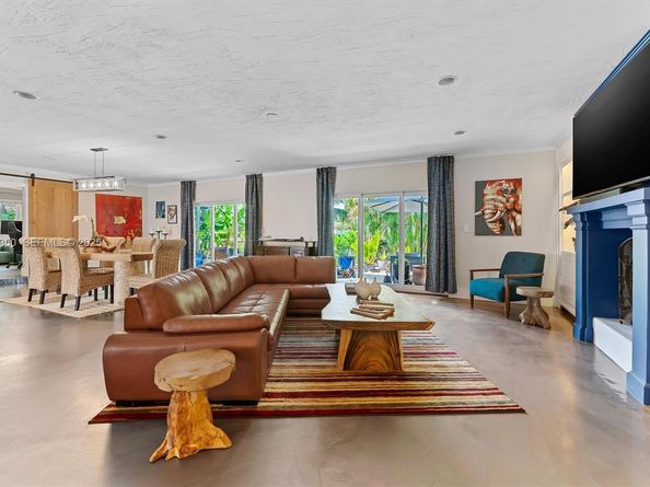 901 W Tropical Way, Plantation FL 33317