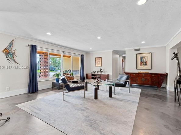 901 W Tropical Way, Plantation FL 33317