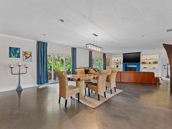 901 W Tropical Way, Plantation FL 33317