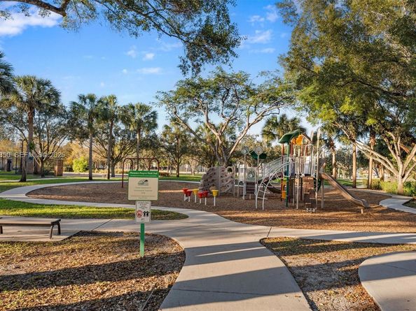 901 W Tropical Way, Plantation FL 33317