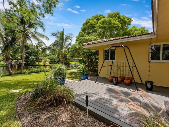 901 W Tropical Way, Plantation FL 33317